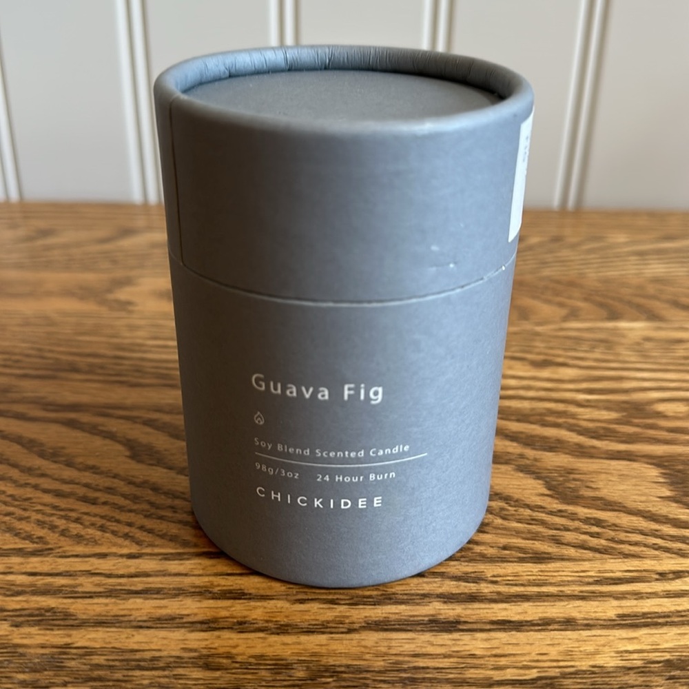 Gray Guava Fig Scented Candle